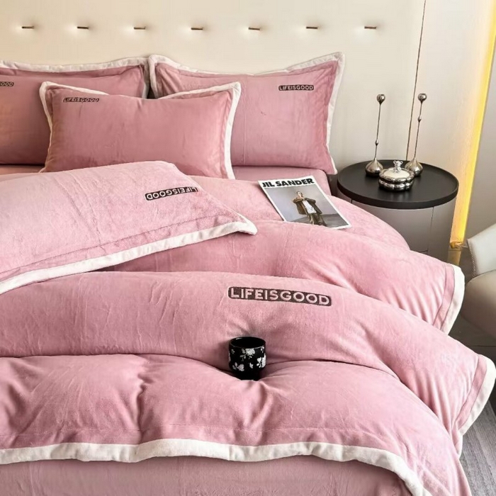 91家纺网 家纺一手货源 找家纺 （总）淳绵家居 2025新款高克重保暖全消光牛奶绒小丛绒四件套-潮派