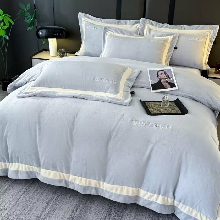 91家纺网 家纺一手货源 找家纺 （总）淳绵家居 2025新款高克重超厚云芙绒轻奢拼色工艺款四件套