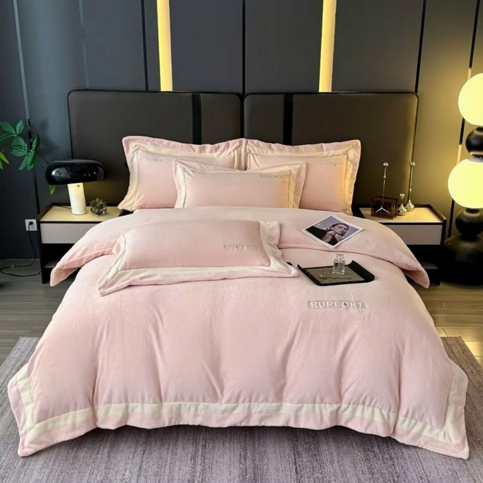 91家纺网 家纺一手货源 找家纺 （总）淳绵家居 2025新款高克重超厚云芙绒轻奢拼色工艺款四件套