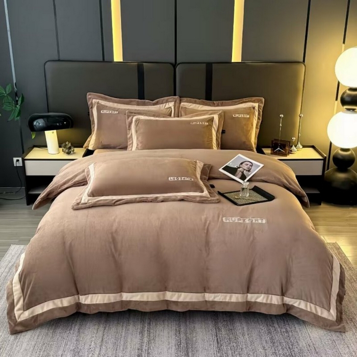 91家纺网 家纺一手货源 找家纺 （总）淳绵家居 2025新款高克重超厚云芙绒轻奢拼色工艺款四件套