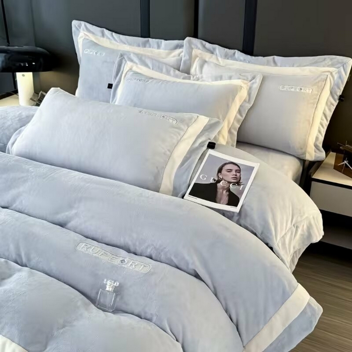 91家纺网 家纺一手货源 找家纺 （总）淳绵家居 2025新款高克重超厚云芙绒轻奢拼色工艺款四件套