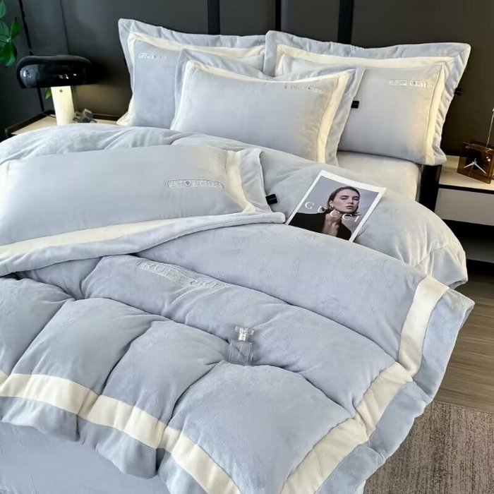 91家纺网 家纺一手货源 找家纺 （总）淳绵家居 2025新款高克重超厚云芙绒轻奢拼色工艺款四件套