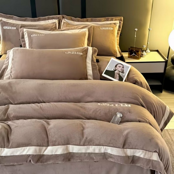 91家纺网 家纺一手货源 找家纺 淳绵家居 2025新款高克重超厚云芙绒轻奢拼色工艺款四件套 云芙绒-咖色