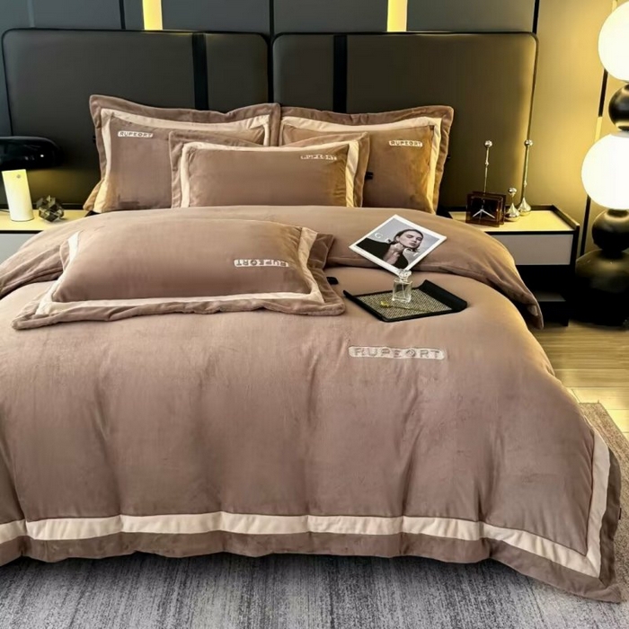 91家纺网 家纺一手货源 找家纺 淳绵家居 2025新款高克重超厚云芙绒轻奢拼色工艺款四件套 云芙绒-咖色