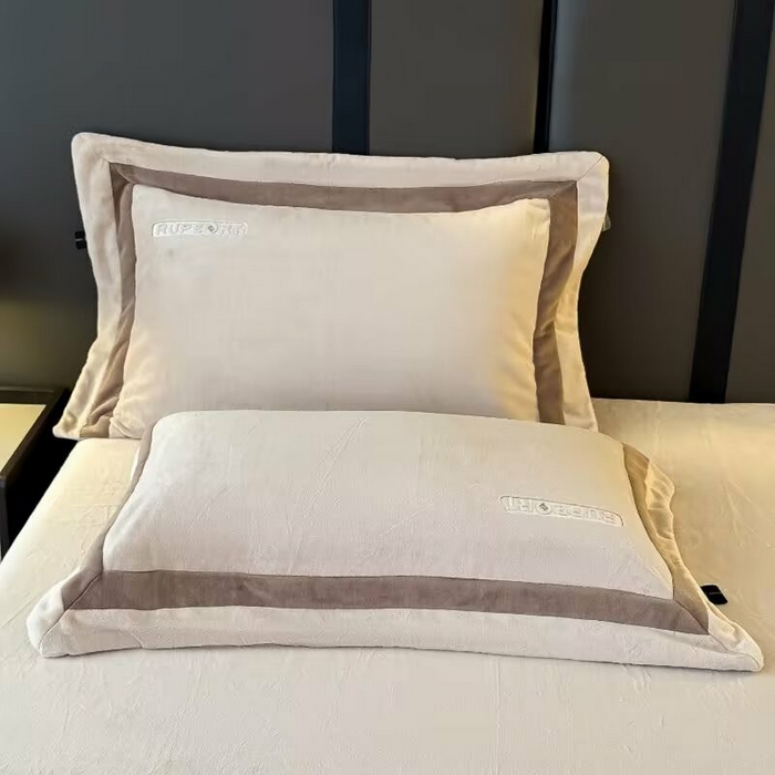 91家纺网 家纺一手货源 找家纺 淳绵家居 2025新款高克重超厚云芙绒轻奢拼色工艺款四件套 云芙绒-卡其