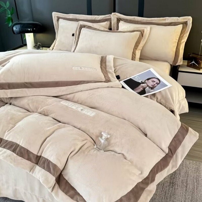 91家纺网 家纺一手货源 找家纺 淳绵家居 2025新款高克重超厚云芙绒轻奢拼色工艺款四件套 云芙绒-卡其