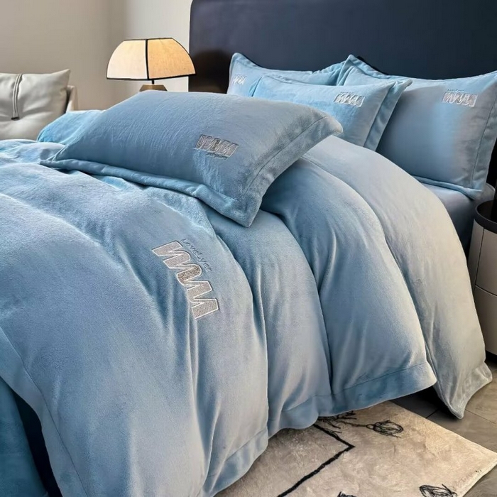 91家纺网 家纺一手货源 找家纺 淳绵家居 2025新款50*50S长绒棉贡缎提花手工立体埋绳工艺四件套（礼盒包装）洛奇-莫奈紫