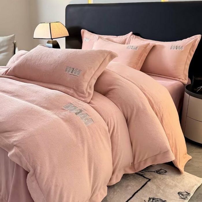 91家纺网 家纺一手货源 找家纺 （总）淳绵家居 2025新款高克重全消光牛奶绒绵羊绒四件套-爱丽丝