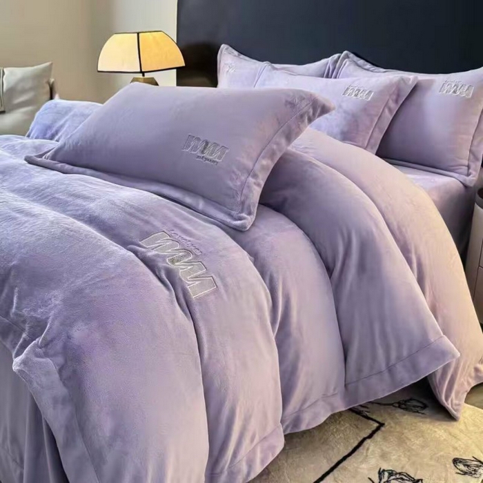 91家纺网 家纺一手货源 找家纺 （总）淳绵家居 2025新款高克重全消光牛奶绒绵羊绒四件套-爱丽丝