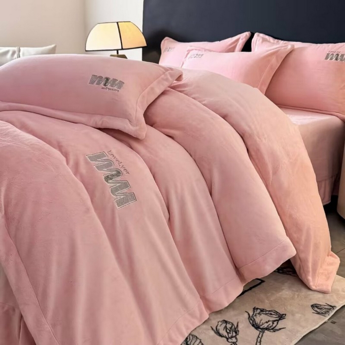 淳绵家居 2025新款高克重全消光牛奶绒绵羊绒四件套-爱丽丝 爱丽丝-粉色