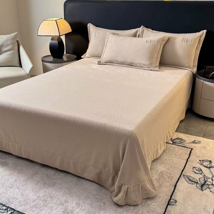 91家纺网 家纺一手货源 找家纺 淳绵家居 2025新款高克重全消光牛奶绒绵羊绒四件套-爱丽丝 爱丽丝-咖色