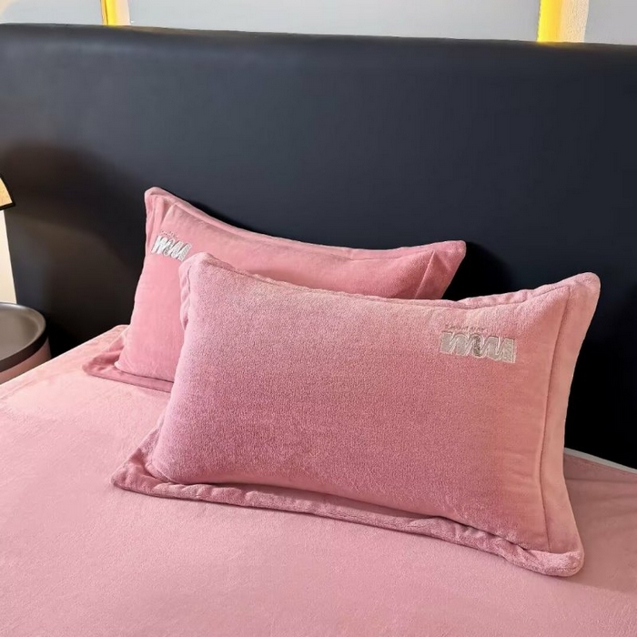 91家纺网 家纺一手货源 找家纺 淳绵家居 2025新款高克重全消光牛奶绒绵羊绒四件套-爱丽丝 爱丽丝-豆沙