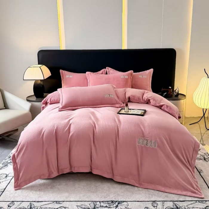 91家纺网 家纺一手货源 找家纺 淳绵家居 2025新款高克重全消光牛奶绒绵羊绒四件套-爱丽丝 爱丽丝-豆沙