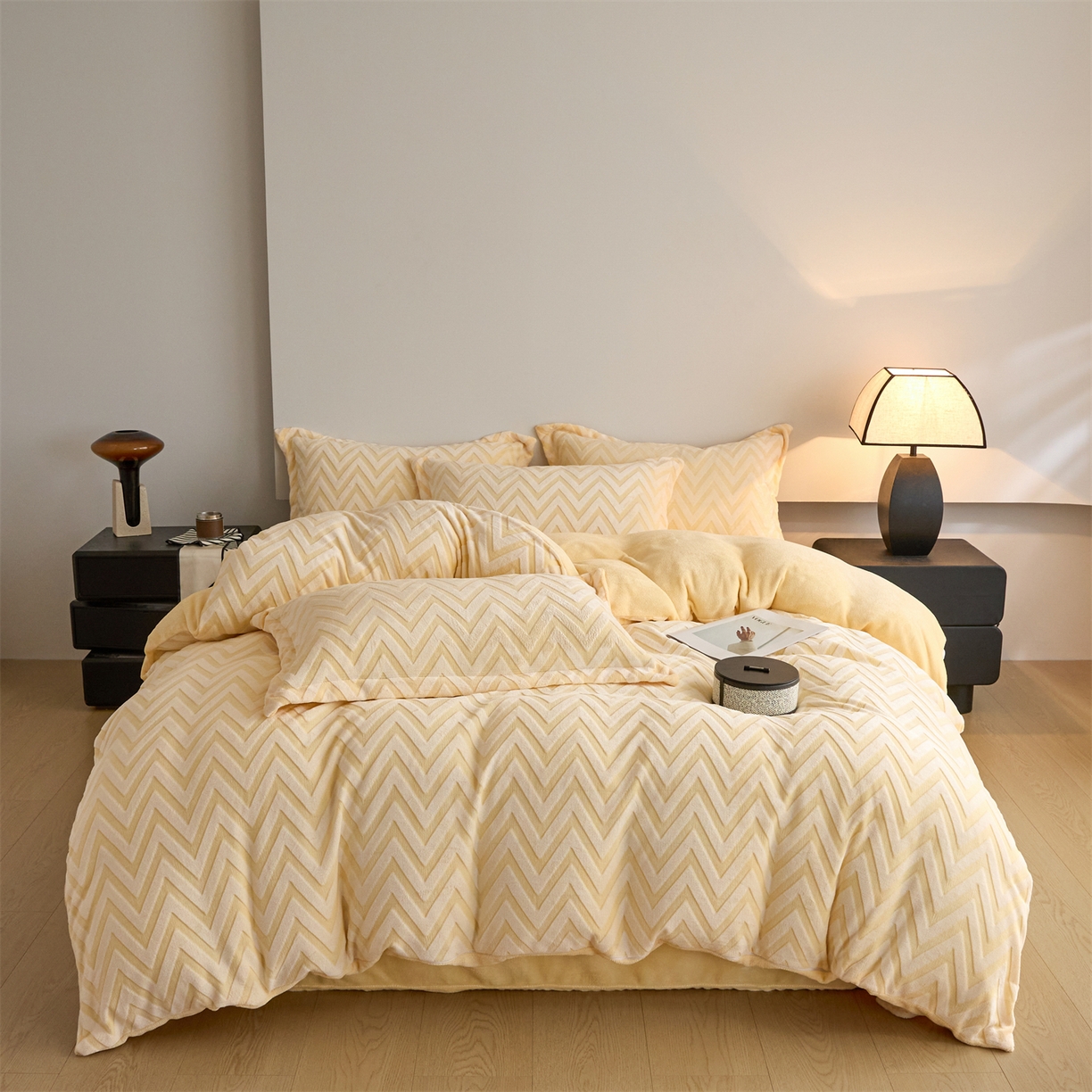 91家纺网 家纺一手货源 找家纺 （总）源舍家纺 2025新款高克重牛奶绒法莱绒雕花剪花四件套