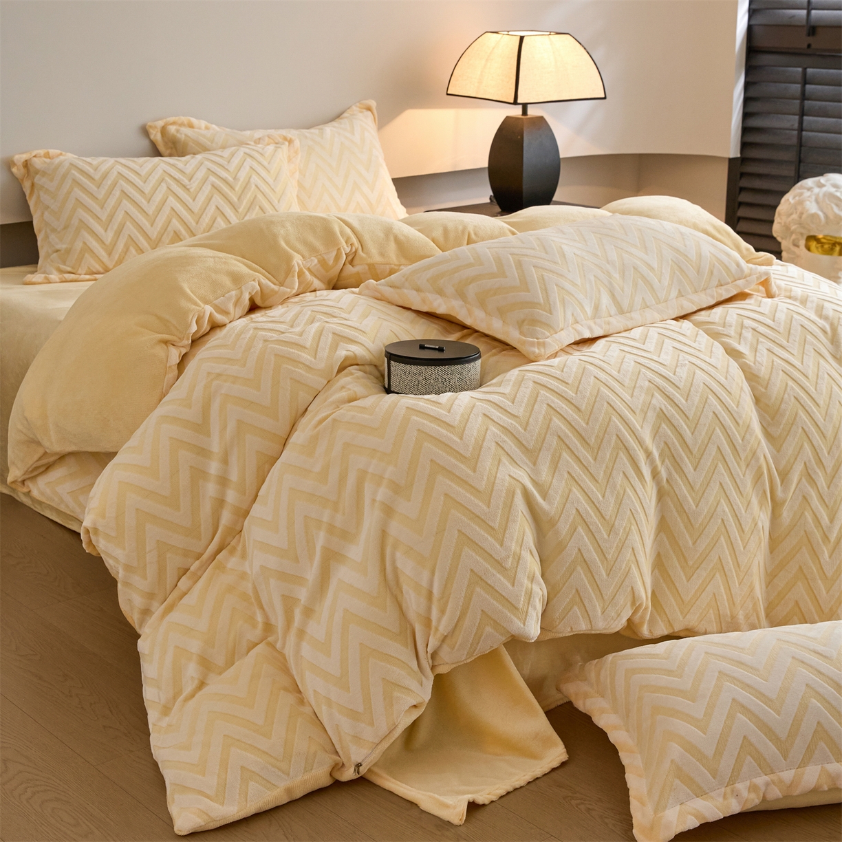 91家纺网 家纺一手货源 找家纺 （总）源舍家纺 2025新款高克重牛奶绒法莱绒雕花剪花四件套