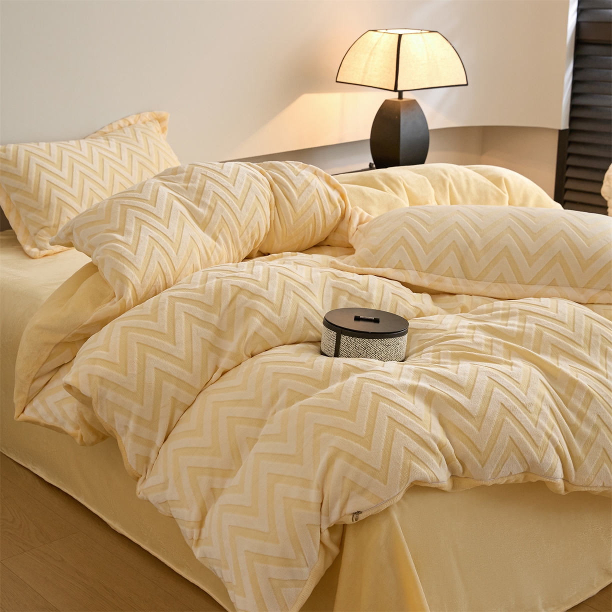 91家纺网 家纺一手货源 找家纺 （总）源舍家纺 2025新款高克重牛奶绒法莱绒雕花剪花四件套