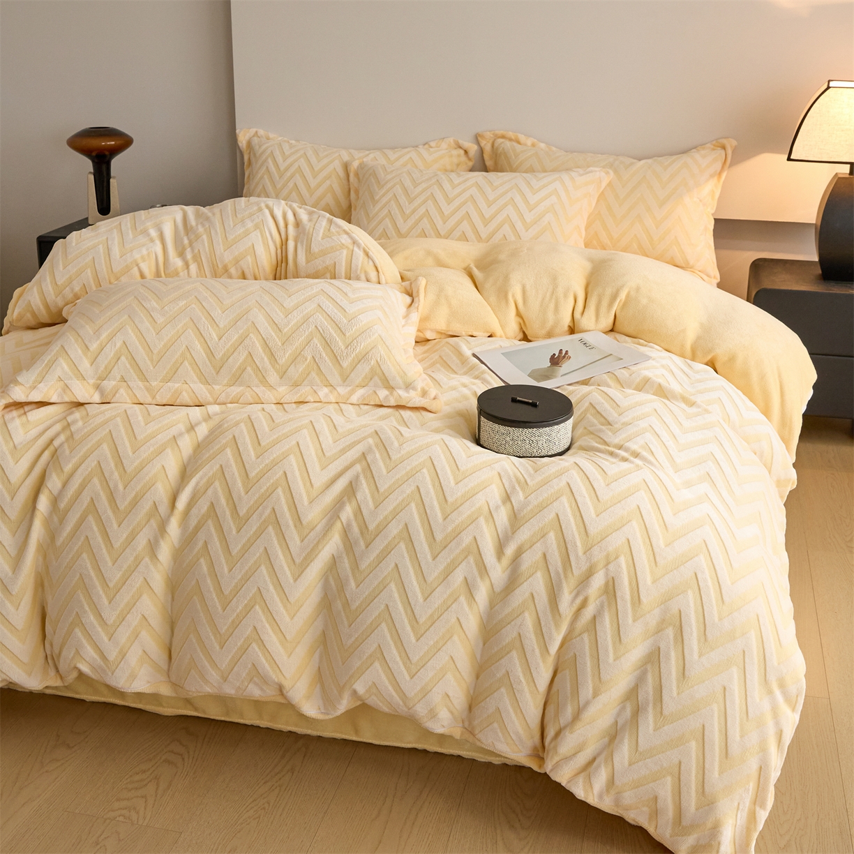 91家纺网 家纺一手货源 找家纺 （总）源舍家纺 2025新款高克重牛奶绒法莱绒雕花剪花四件套