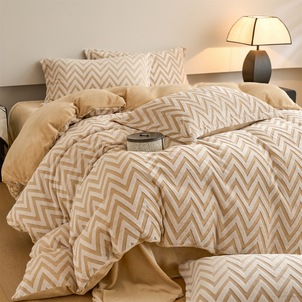 91家纺网 家纺一手货源 找家纺 （总）源舍家纺 2025新款高克重牛奶绒法莱绒雕花剪花四件套