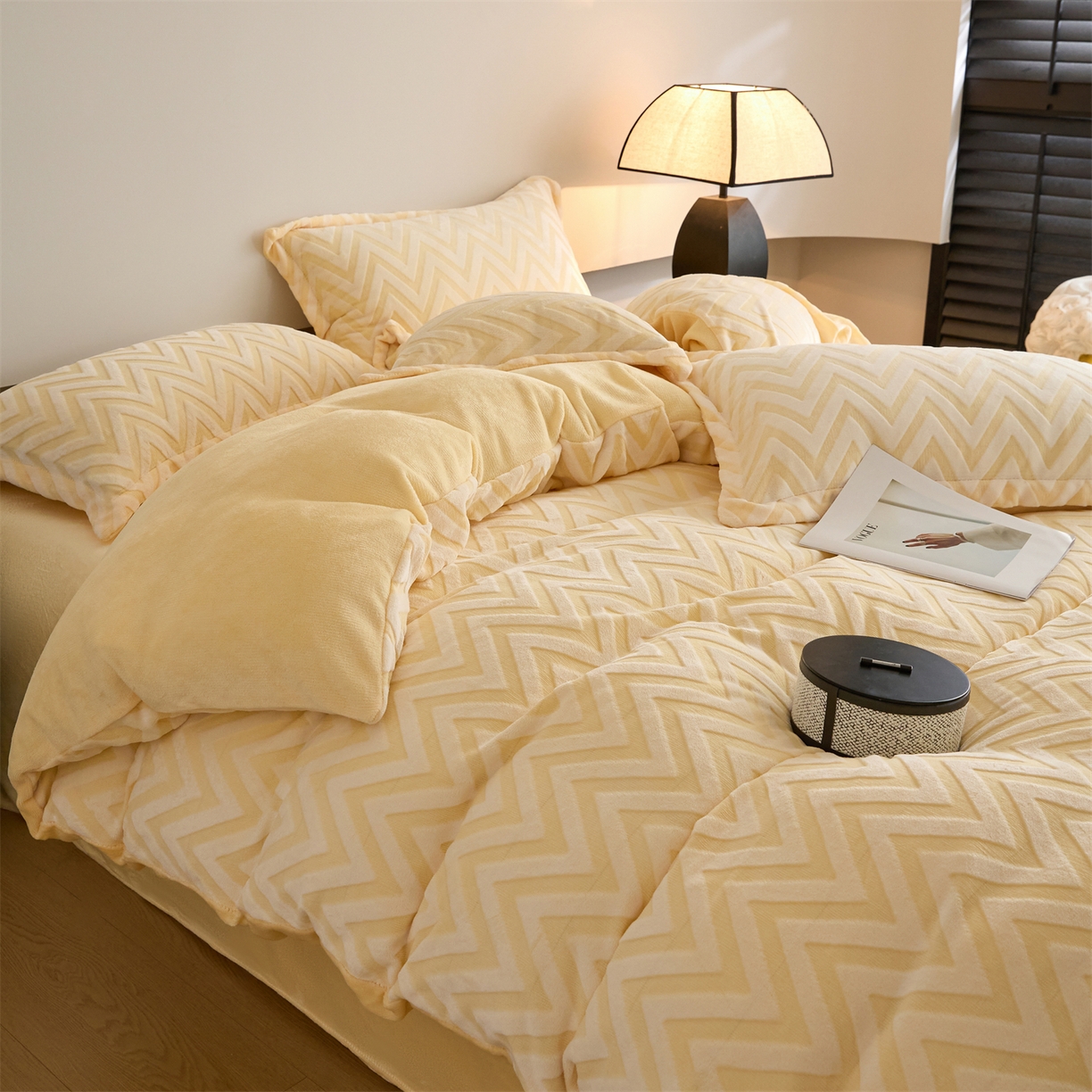 91家纺网 家纺一手货源 找家纺 （总）源舍家纺 2025新款高克重牛奶绒法莱绒雕花剪花四件套