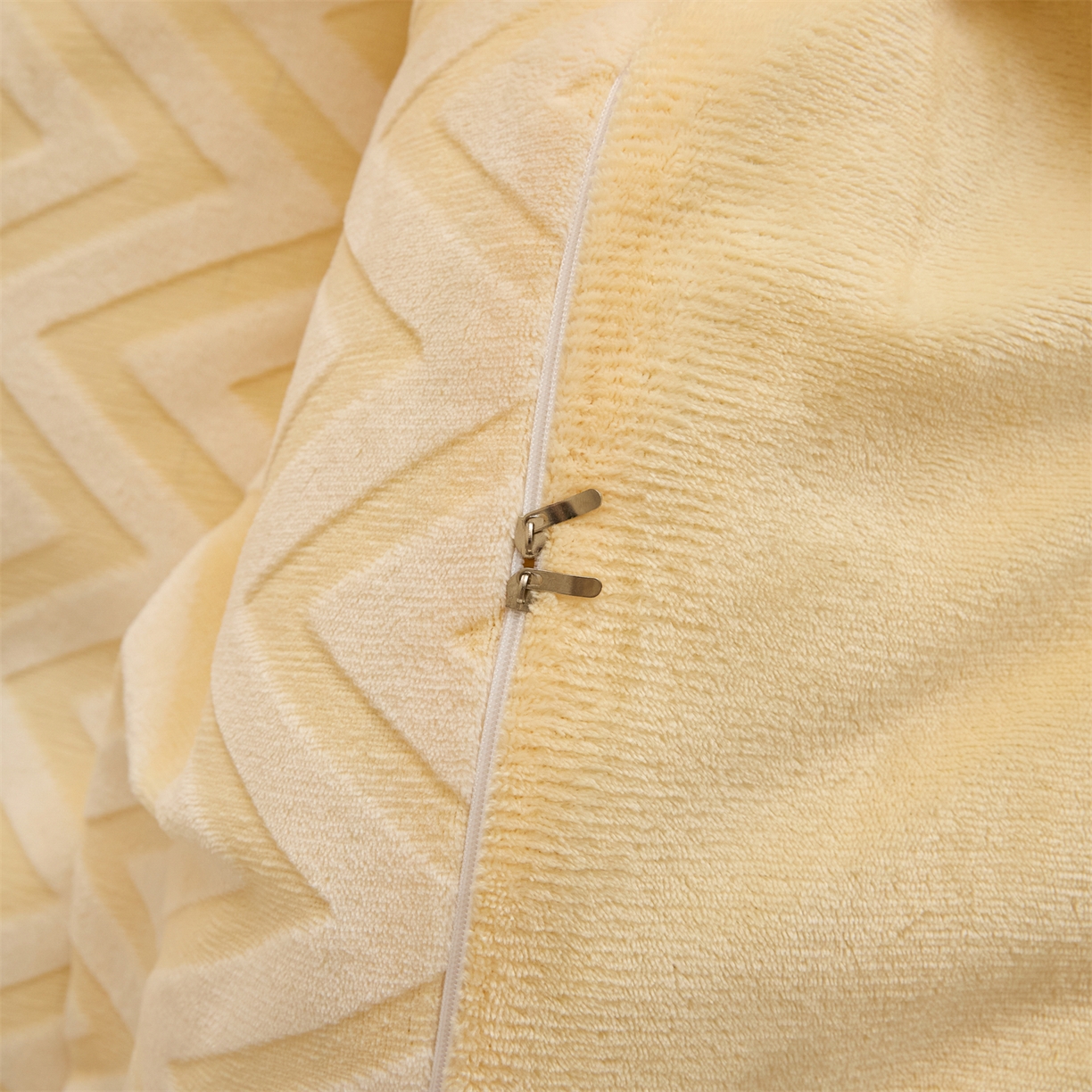 91家纺网 家纺一手货源 找家纺 （总）源舍家纺 2025新款高克重牛奶绒法莱绒雕花剪花四件套