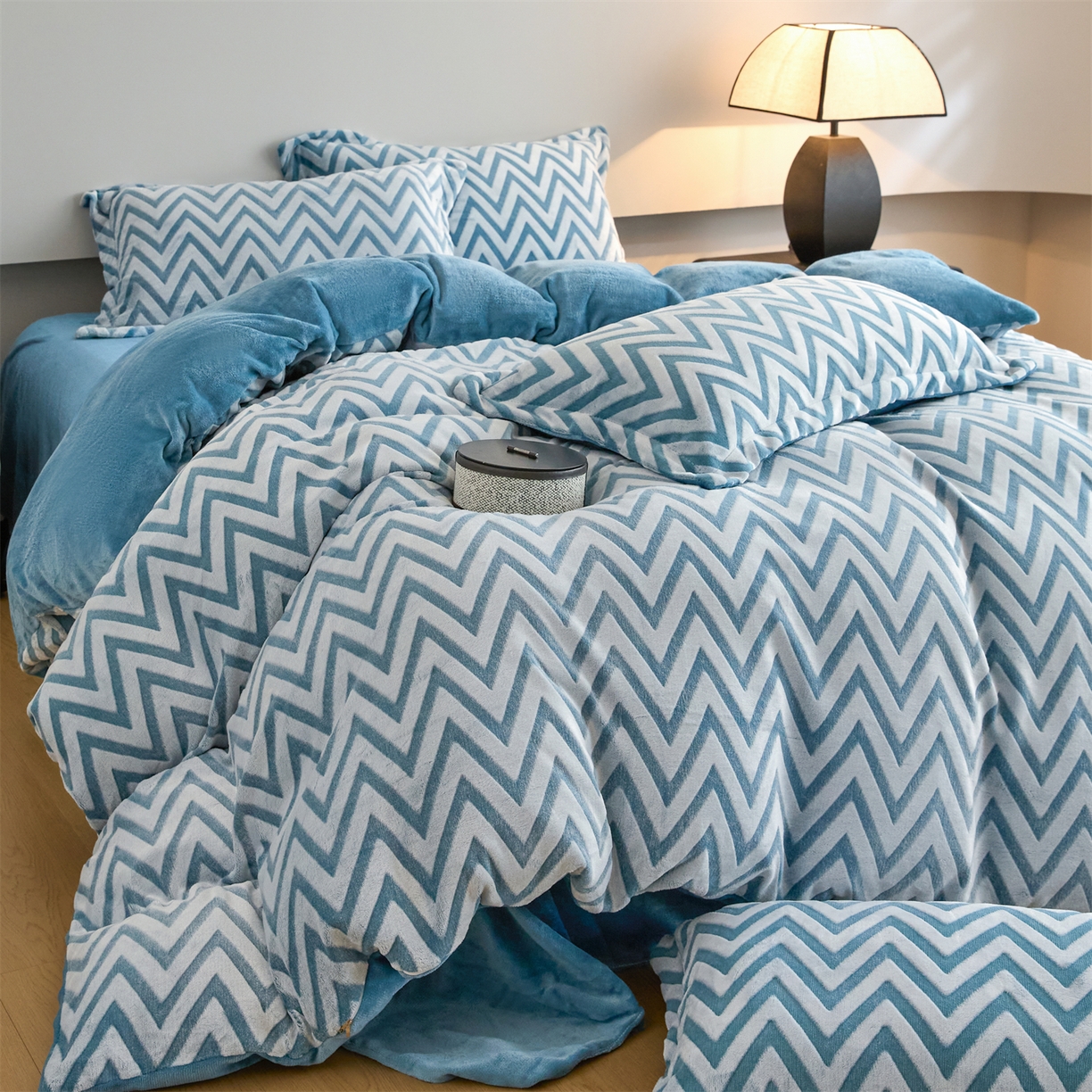 91家纺网 家纺一手货源 找家纺 （总）源舍家纺 2025新款高克重牛奶绒法莱绒雕花剪花四件套