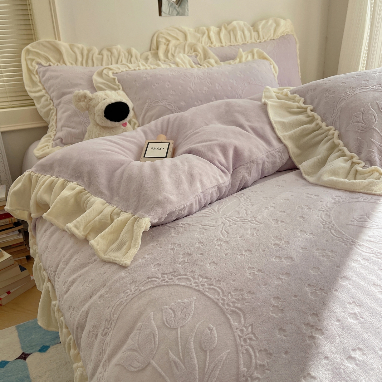 91家纺网 家纺一手货源 找家纺 丽涵家纺 2025新款雕花牛奶绒公主风花边四件套郁香漫境 郁香漫境-紫