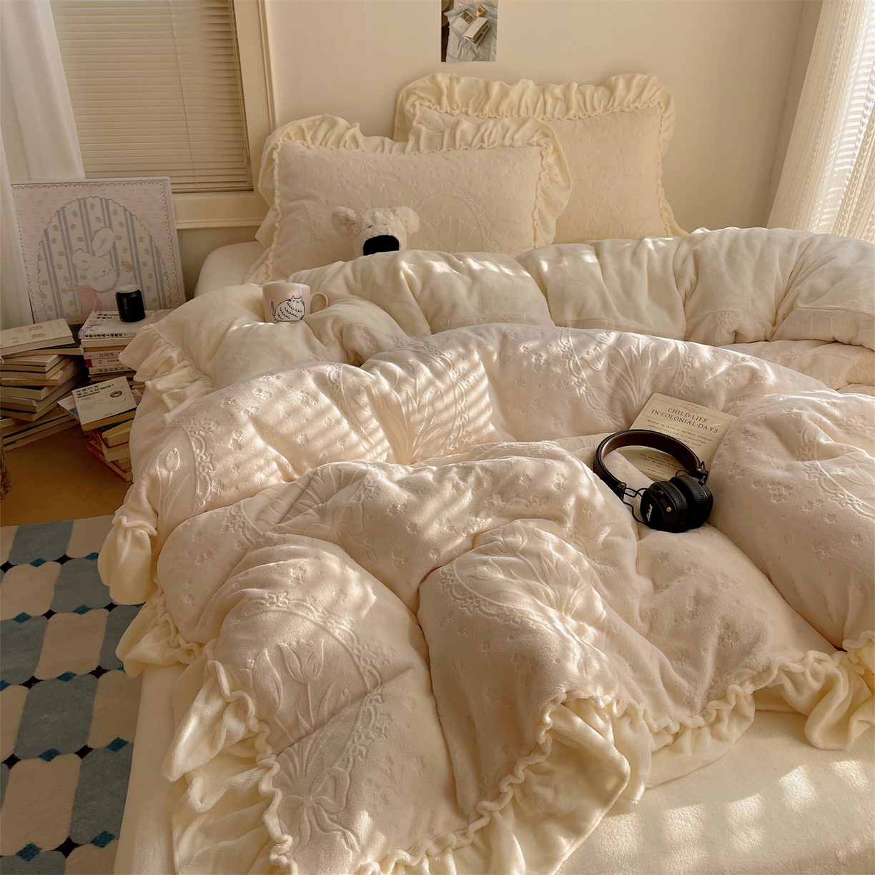 91家纺网 家纺一手货源 找家纺 丽涵家纺 2025新款雕花牛奶绒公主风花边四件套郁香漫境 郁香漫境-白