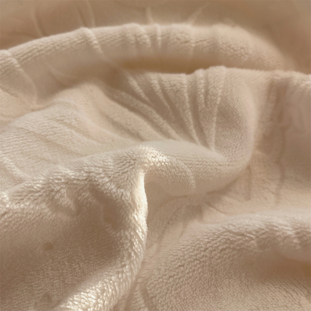 91家纺网 家纺一手货源 找家纺 丽涵家纺 2025新款雕花牛奶绒公主风花边四件套郁香漫境 郁香漫境-白