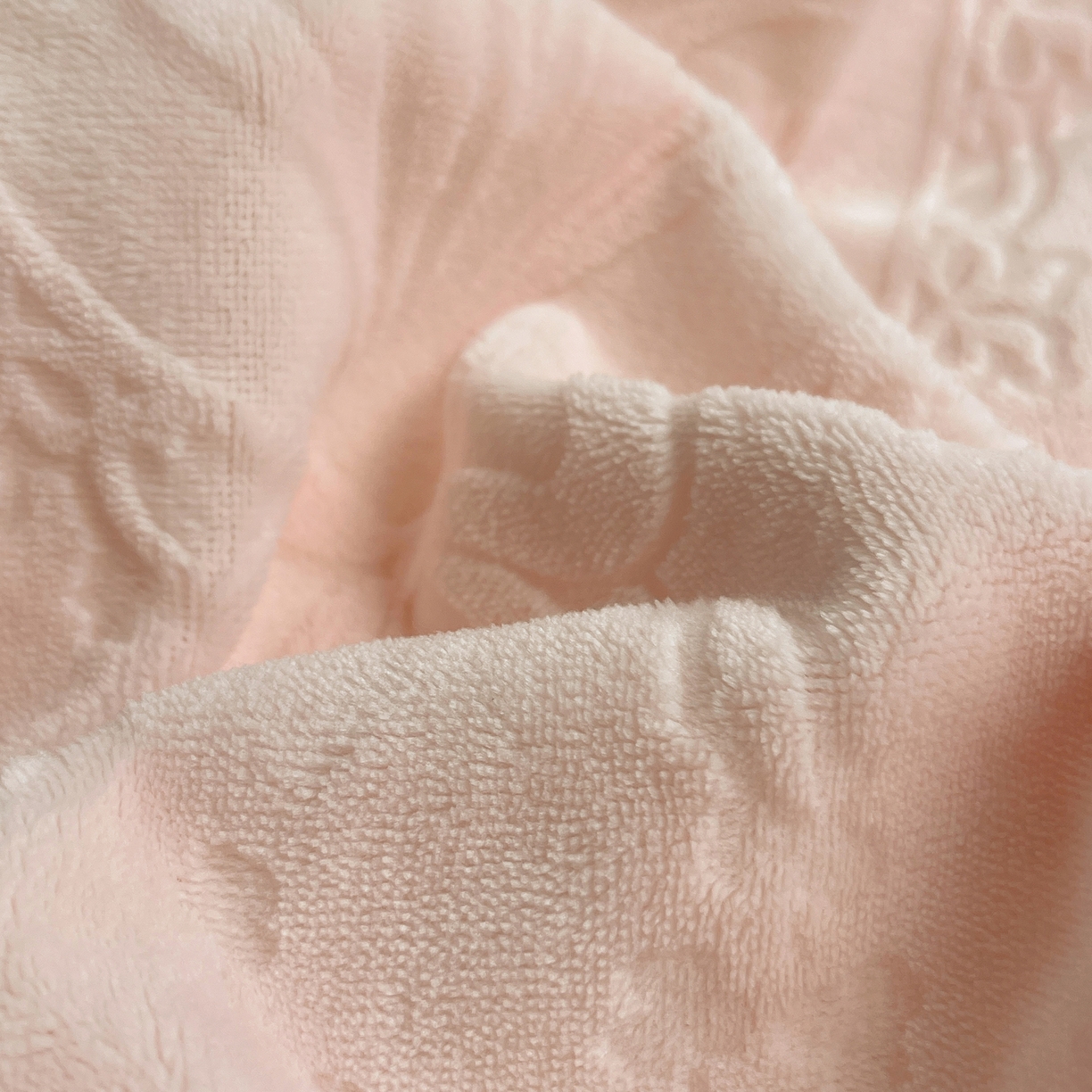 91家纺网 家纺一手货源 找家纺 丽涵家纺 2025新款雕花牛奶绒公主风花边四件套郁香漫境 郁香漫境-粉