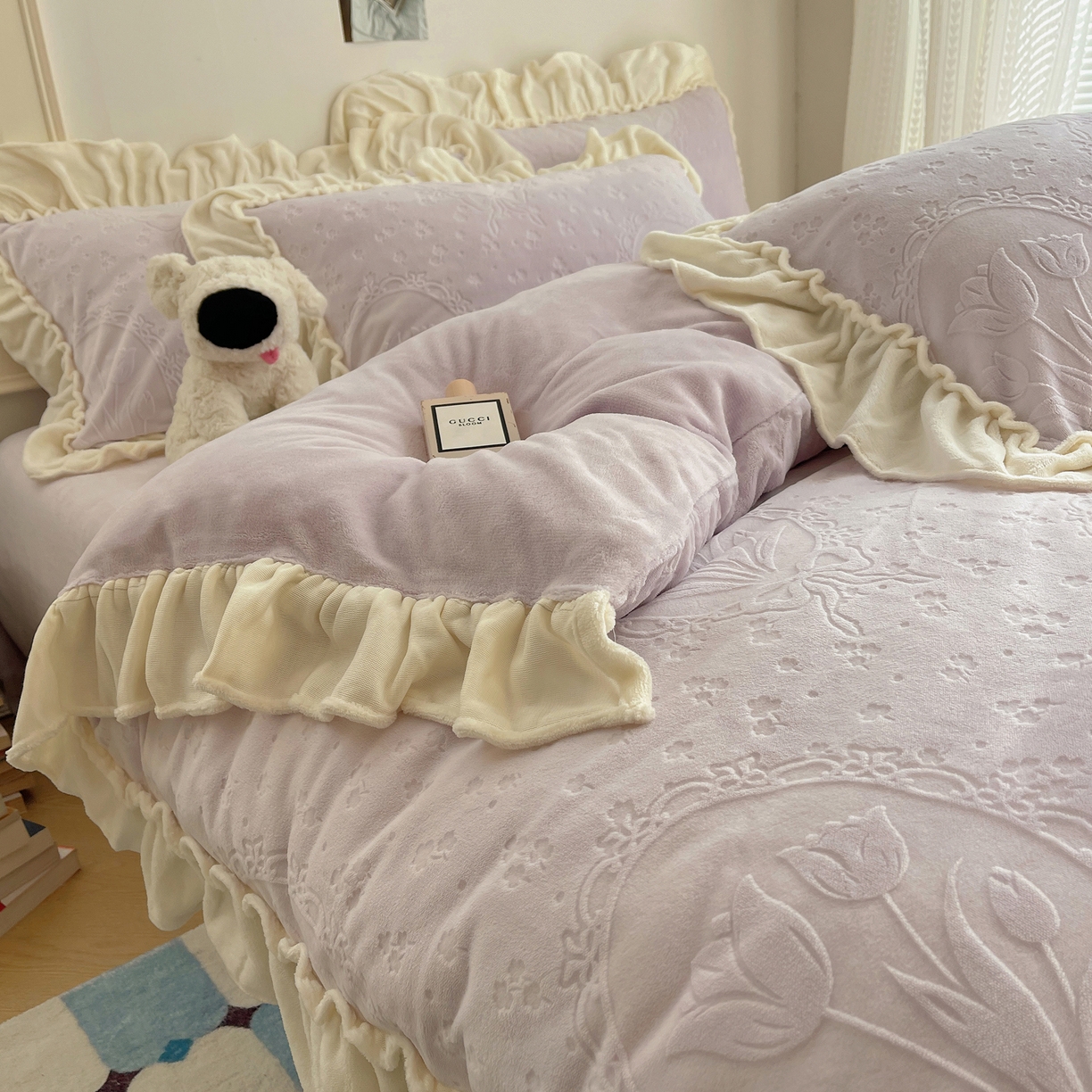 91家纺网 家纺一手货源 找家纺 丽涵家纺 2025新款雕花牛奶绒公主风花边四件套郁香漫境 郁香漫境-紫