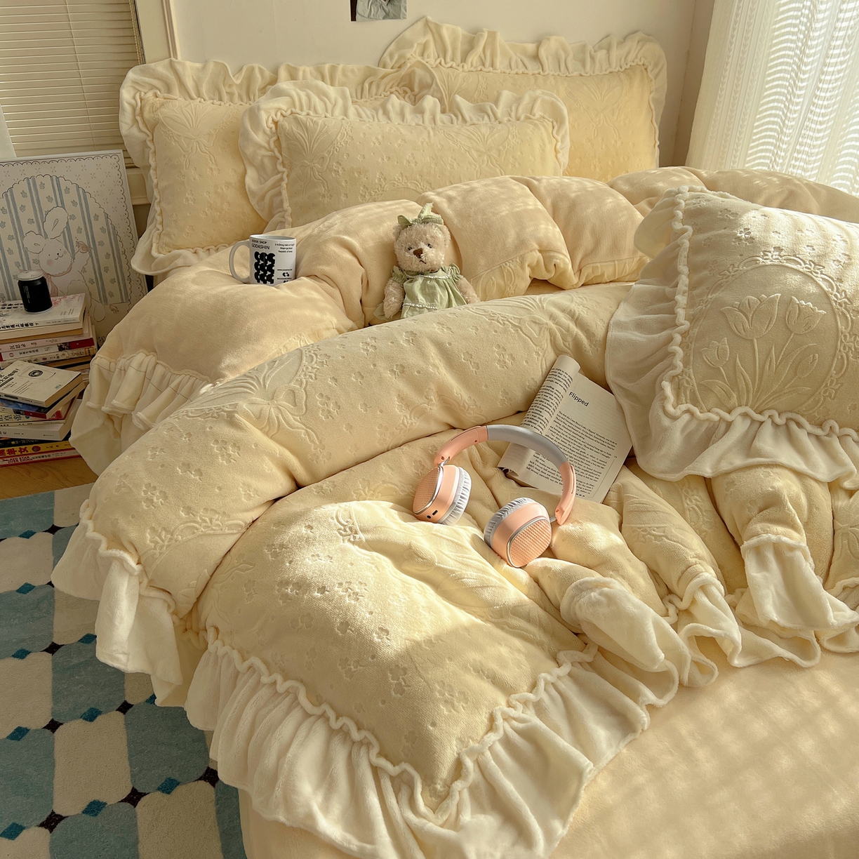 91家纺网 家纺一手货源 找家纺 丽涵家纺 2025新款雕花牛奶绒公主风花边四件套郁香漫境 郁香漫境-奶油