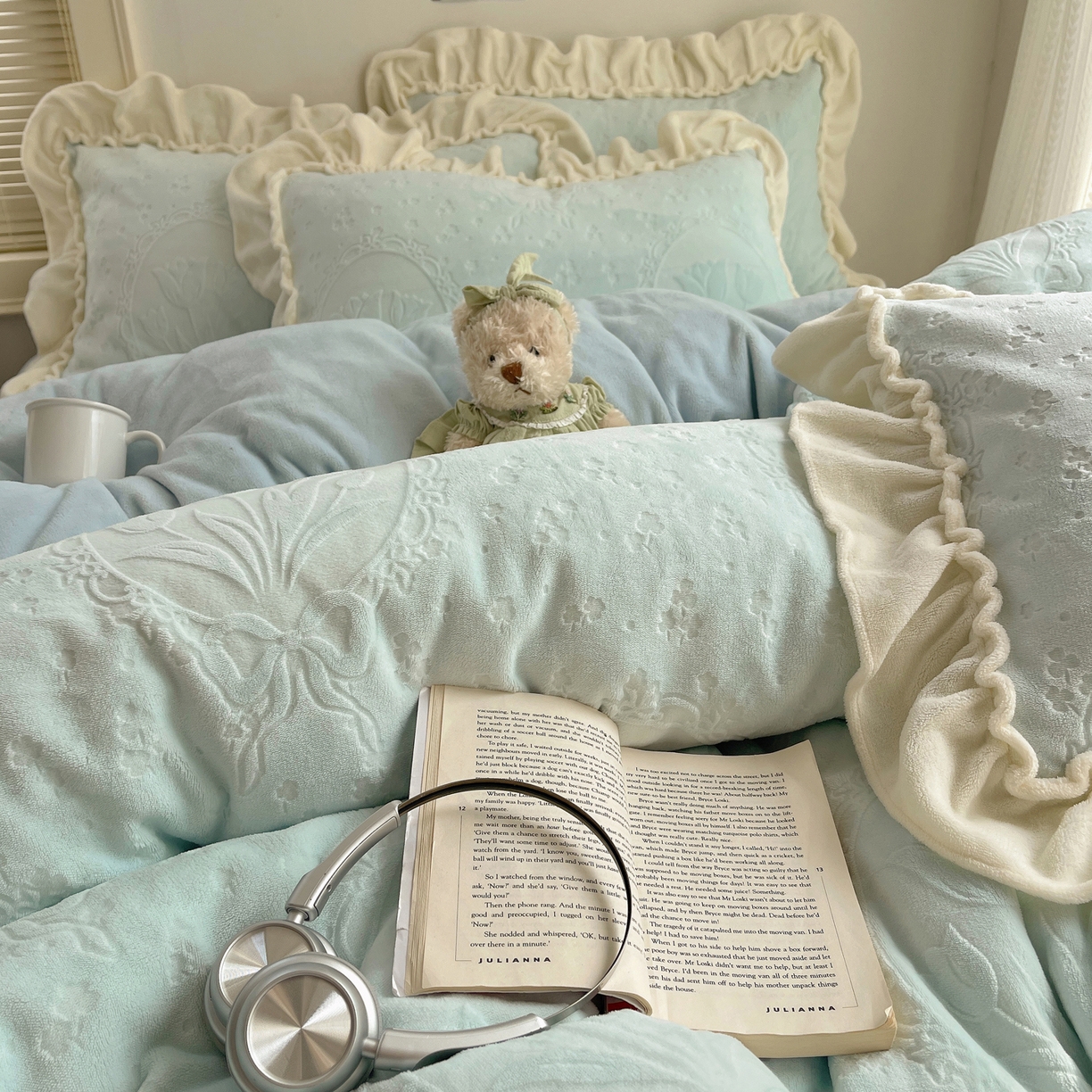 91家纺网 家纺一手货源 找家纺 丽涵家纺 2025新款雕花牛奶绒公主风花边四件套郁香漫境 郁香漫境-蓝