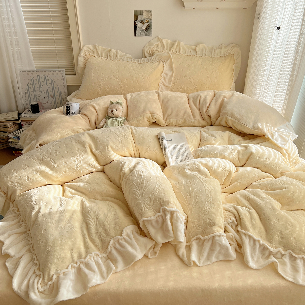 91家纺网 家纺一手货源 找家纺 丽涵家纺 2025新款雕花牛奶绒公主风花边四件套郁香漫境 郁香漫境-奶油