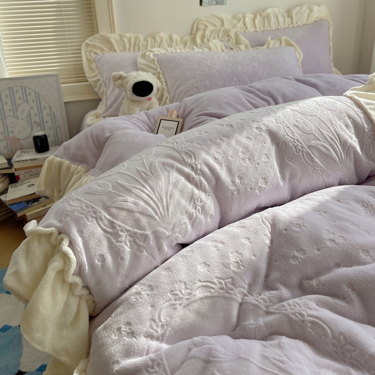 91家纺网 家纺一手货源 找家纺 丽涵家纺 2025新款雕花牛奶绒公主风花边四件套郁香漫境 郁香漫境-紫