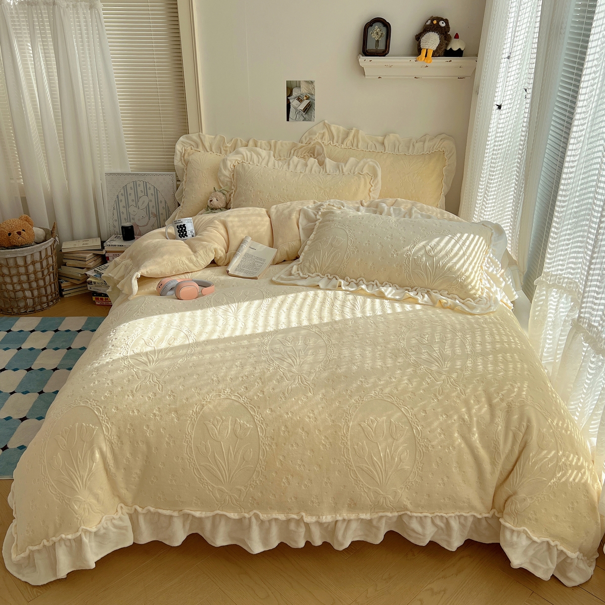 91家纺网 家纺一手货源 找家纺 丽涵家纺 2025新款雕花牛奶绒公主风花边四件套郁香漫境 郁香漫境-奶油