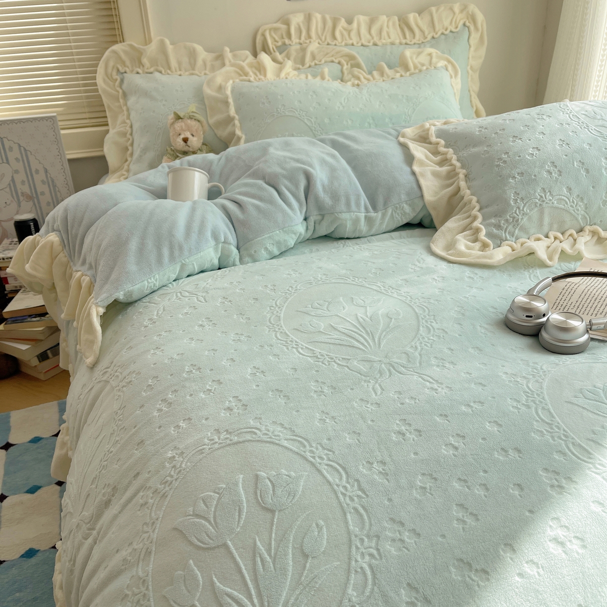 91家纺网 家纺一手货源 找家纺 丽涵家纺 2025新款雕花牛奶绒公主风花边四件套郁香漫境 郁香漫境-蓝