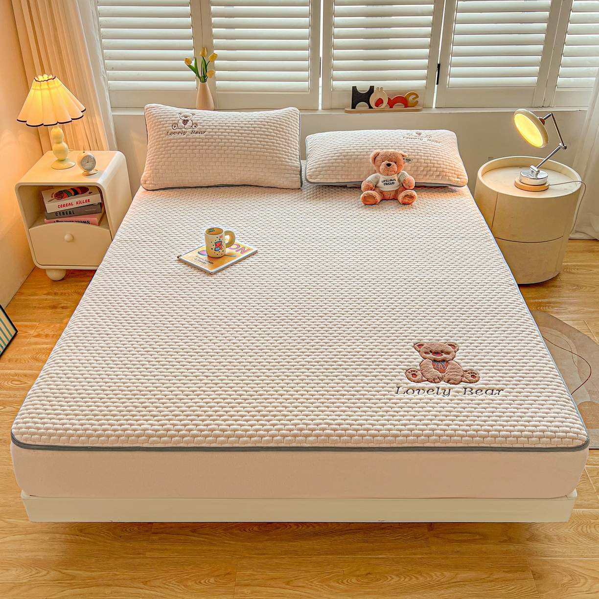 91家纺网 家纺一手货源 找家纺 （总）爱思凯家纺 2025新款新棉绒-焦糖熊床笠