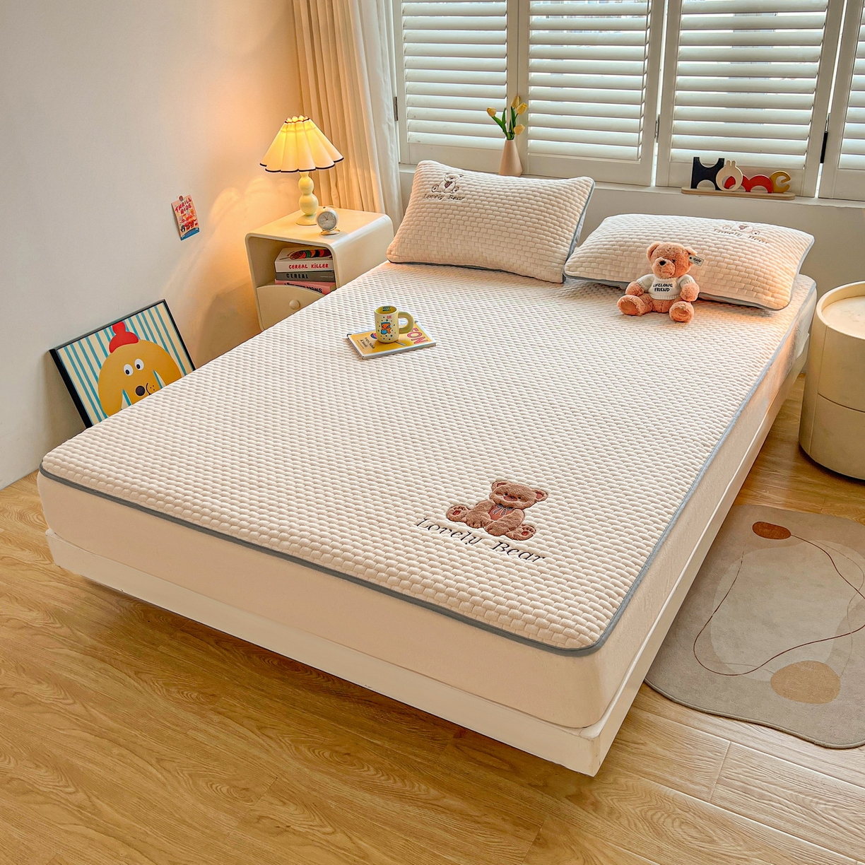 91家纺网 家纺一手货源 找家纺 （总）爱思凯家纺 2025新款新棉绒-焦糖熊床笠