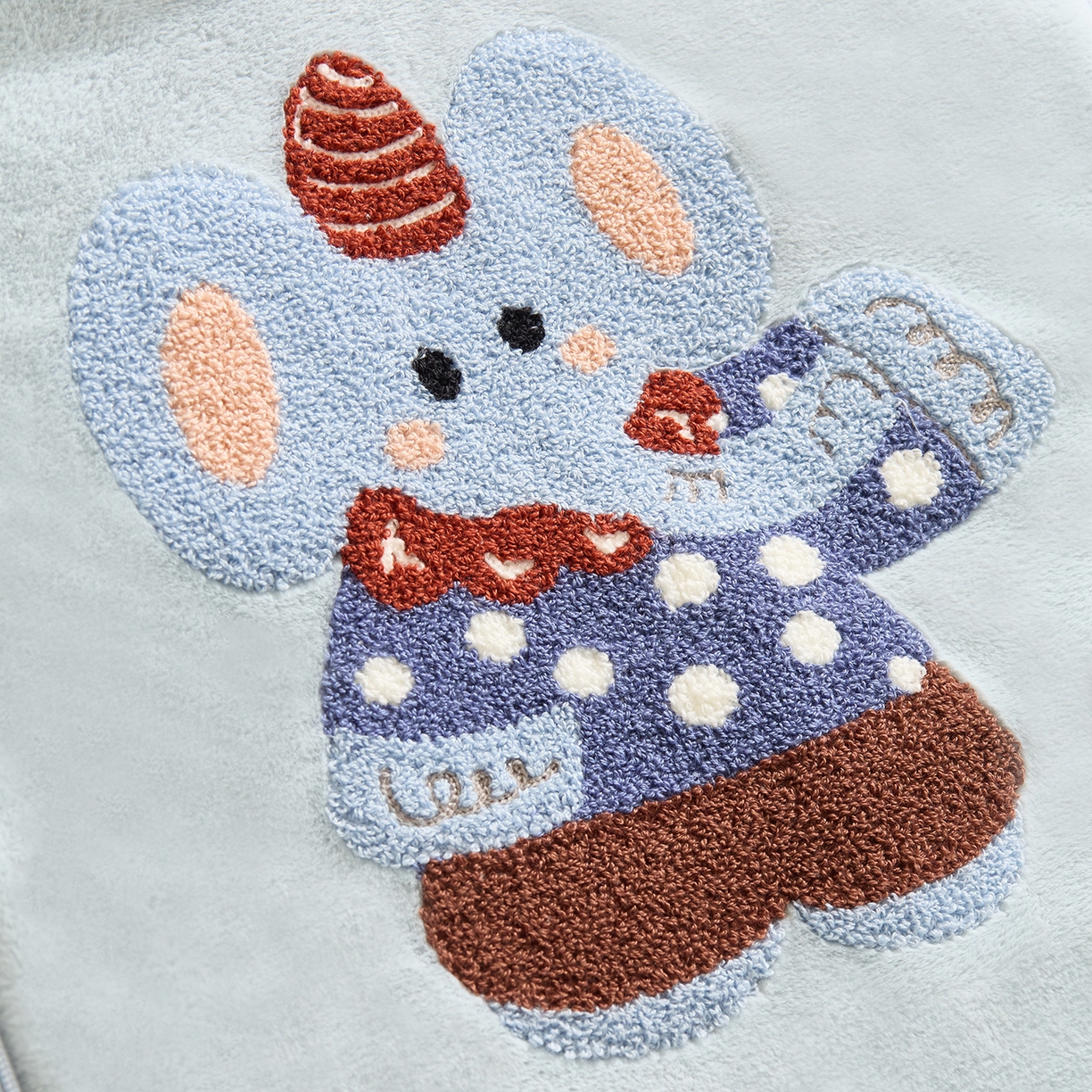 91家纺网 家纺一手货源 找家纺 多米家居 2025新款可爱卡通双荣毛巾绣抱枕被 绅士小象 40*40展开105*145