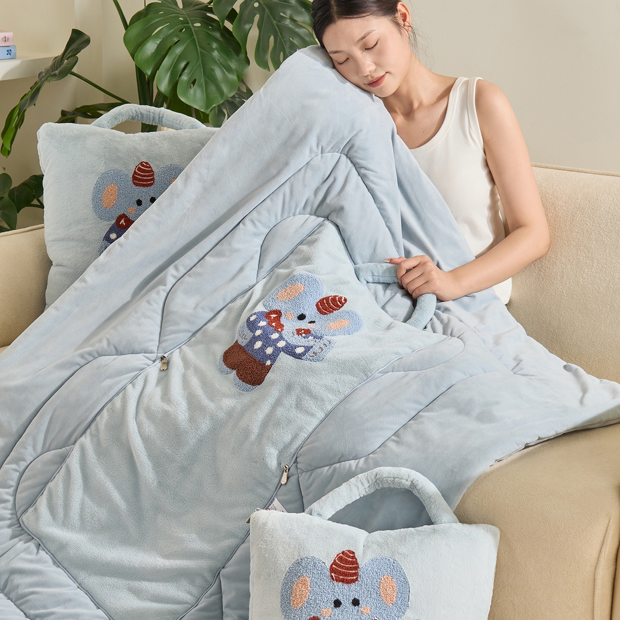 91家纺网 家纺一手货源 找家纺 （总）多米家居 2025新款可爱卡通双荣毛巾绣抱枕被