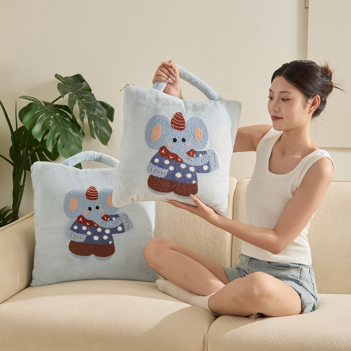 91家纺网 家纺一手货源 找家纺 多米家居 2025新款可爱卡通双荣毛巾绣抱枕被 绅士小象 50*50展开145*195