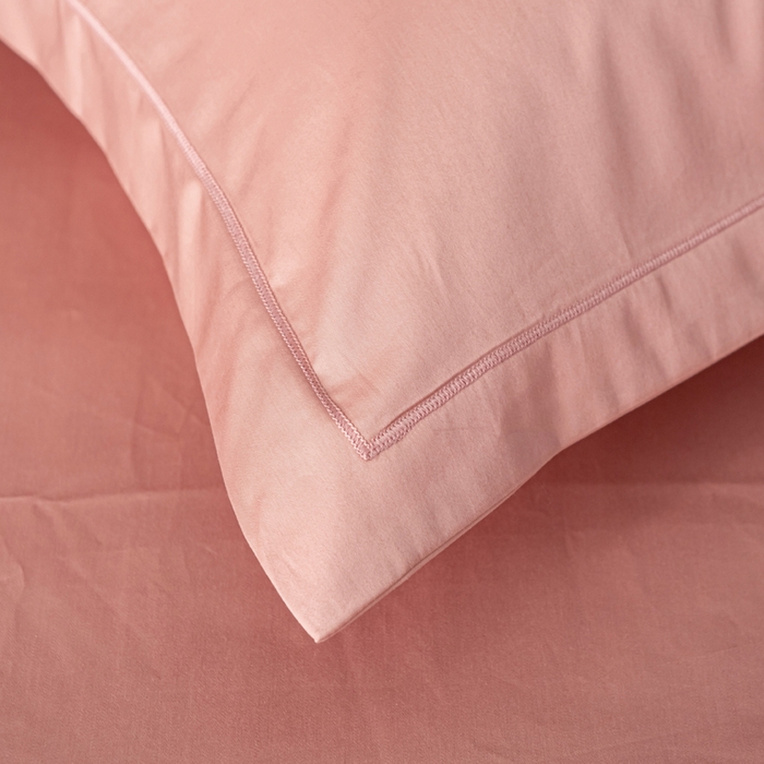 91家纺网 家纺一手货源 找家纺 姝辰 2025新款50双股贡缎（100S）全棉纯棉贡缎纯色纯棉单人成人单枕套 枕套单件 珊瑚粉