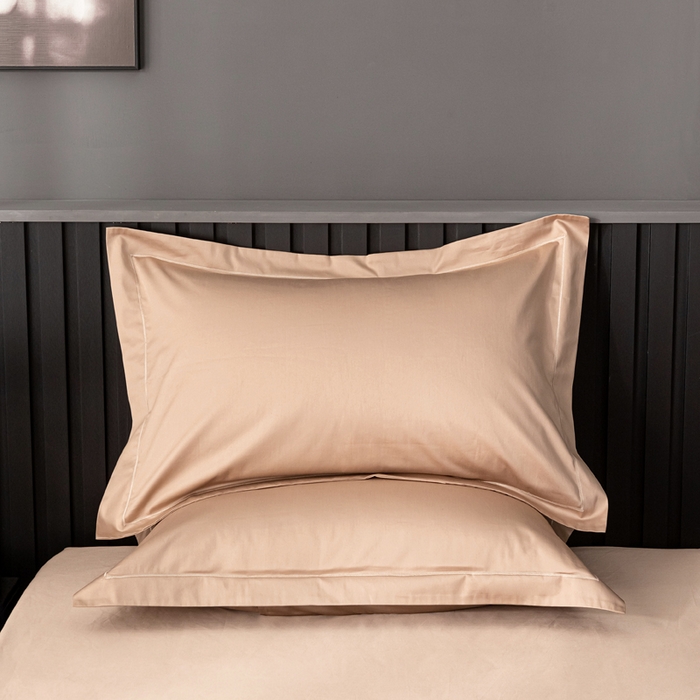 91家纺网 家纺一手货源 找家纺 姝辰 2025新款50双股贡缎（100S）全棉纯棉贡缎纯色纯棉单人成人单枕套 枕套单件 奶咖