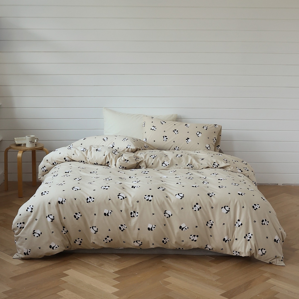 91家纺网 家纺一手货源 找家纺 爱丽丝 2025新款亲肤舒适针织棉四件套系列 小熊猫卡其