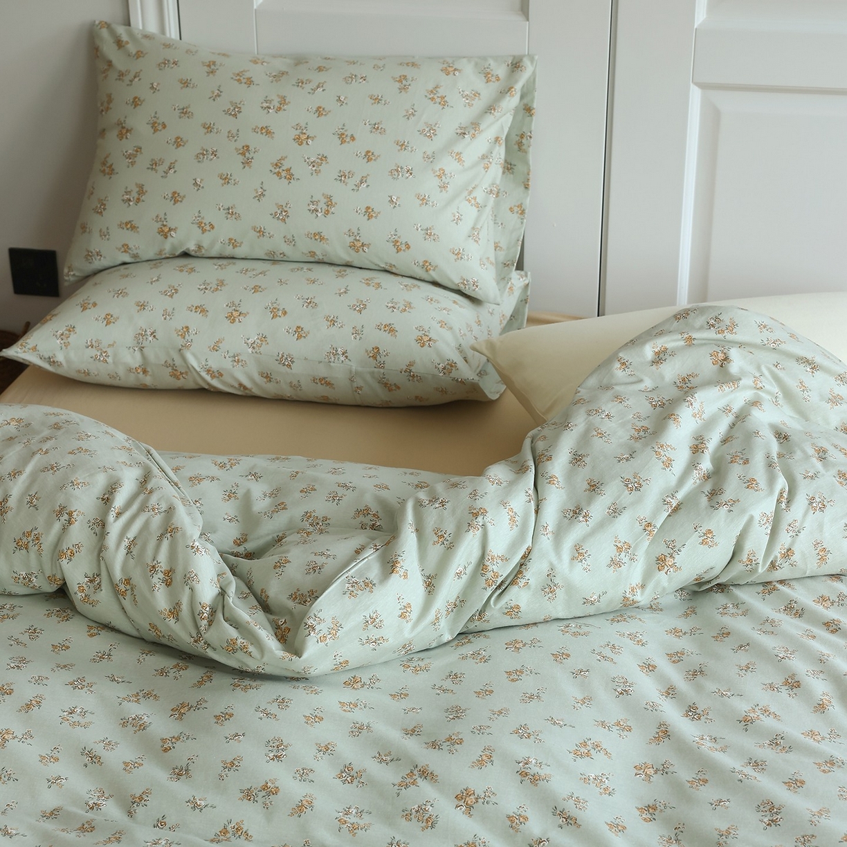 91家纺网 家纺一手货源 找家纺 爱丽丝 2025新款亲肤舒适针织棉四件套系列 复古玫瑰