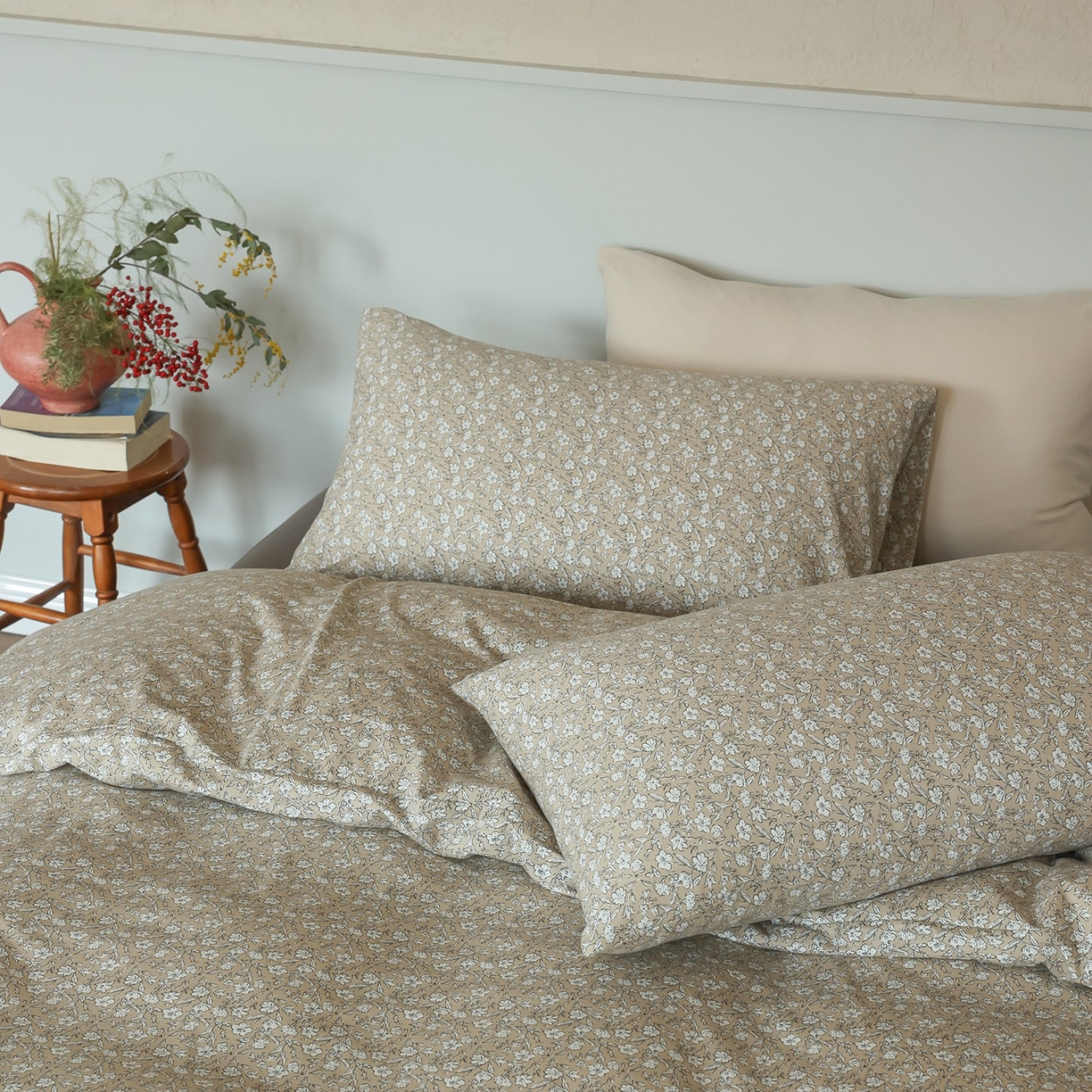 91家纺网 家纺一手货源 找家纺 爱丽丝 2025新款亲肤舒适针织棉四件套系列 水仙花咖