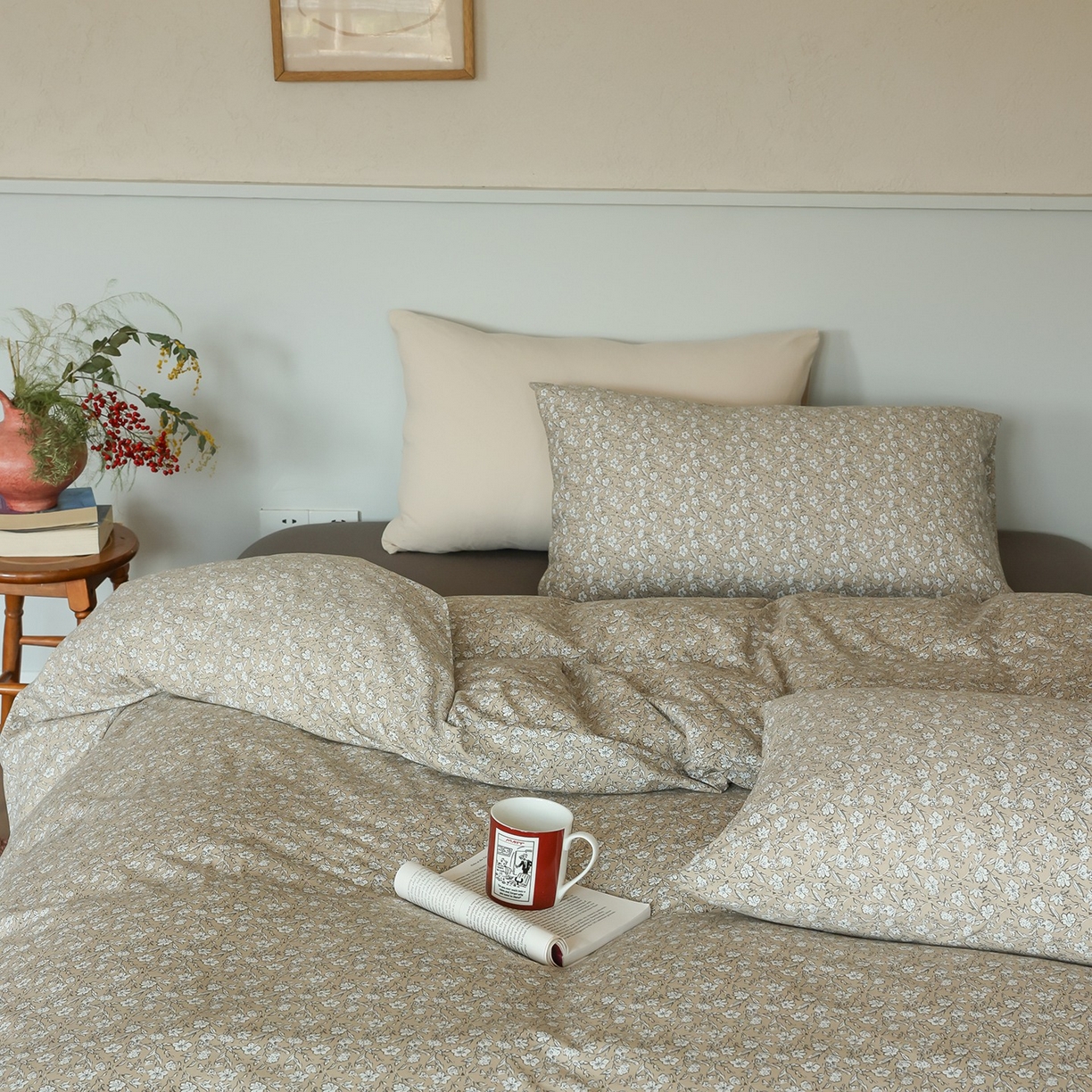 91家纺网 家纺一手货源 找家纺 爱丽丝 2025新款亲肤舒适针织棉四件套系列 水仙花咖