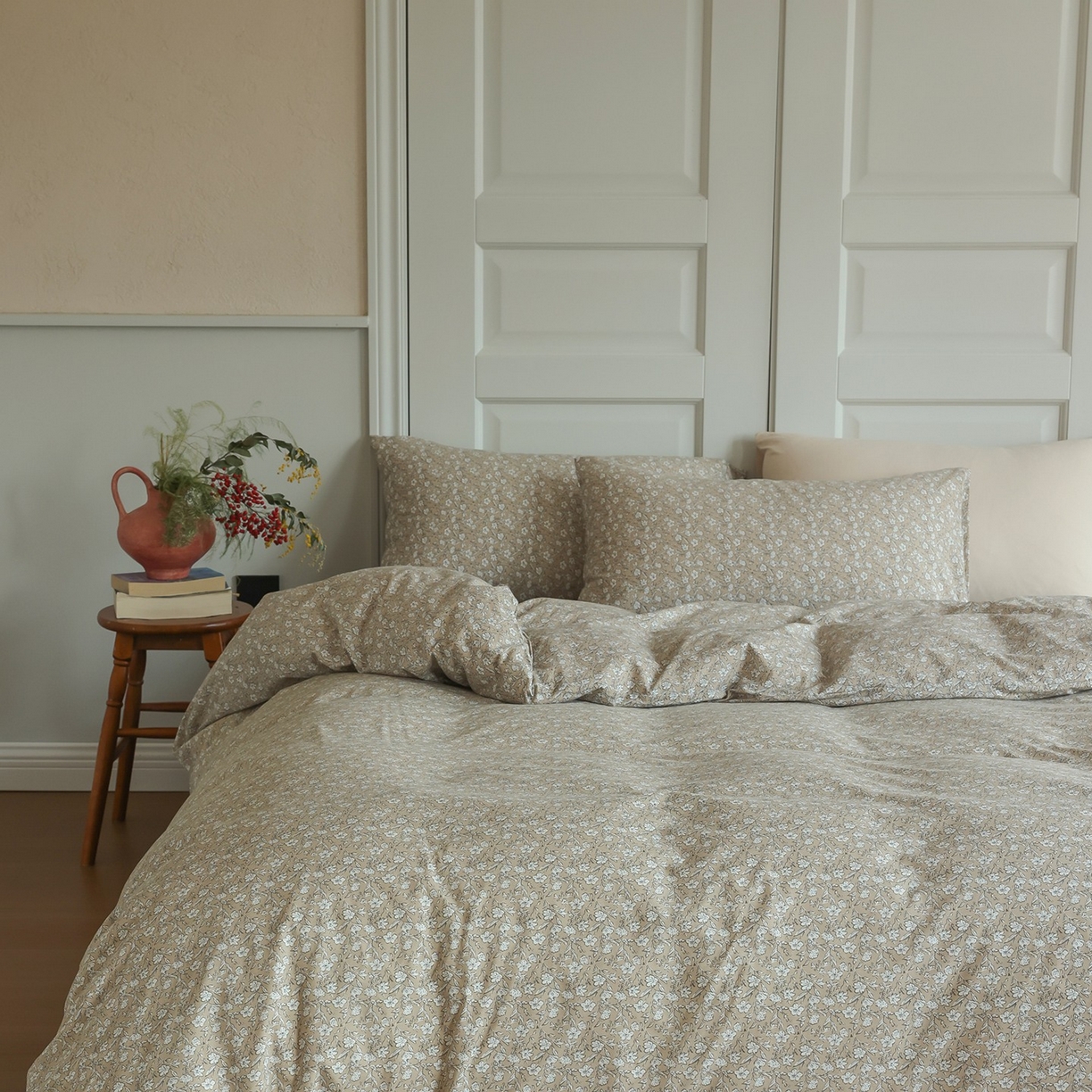 91家纺网 家纺一手货源 找家纺 爱丽丝 2025新款亲肤舒适针织棉四件套系列 水仙花咖