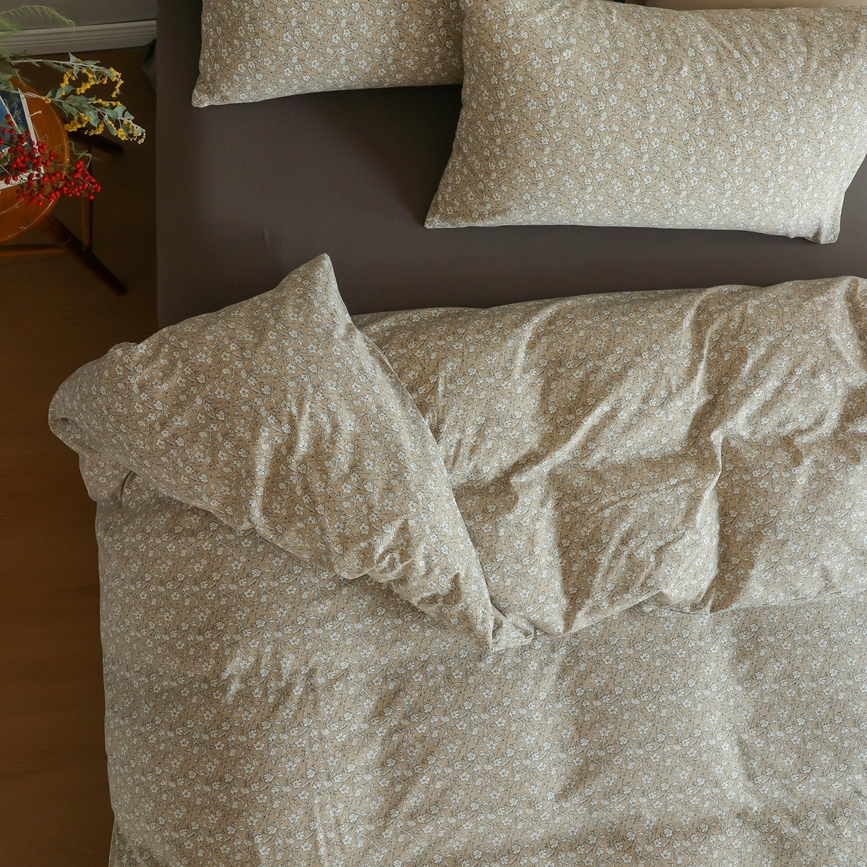 91家纺网 家纺一手货源 找家纺 爱丽丝 2025新款亲肤舒适针织棉四件套系列 水仙花咖