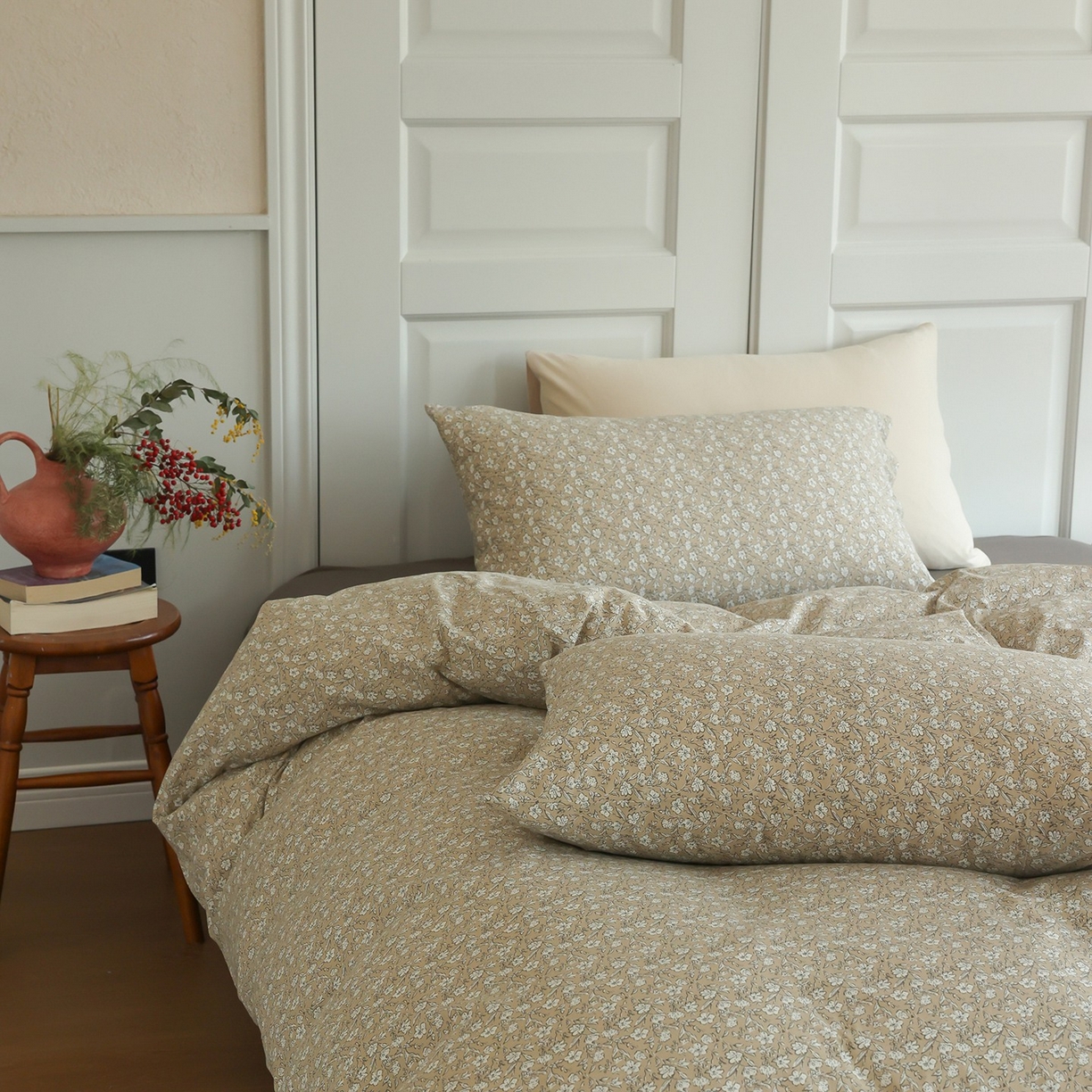 91家纺网 家纺一手货源 找家纺 爱丽丝 2025新款亲肤舒适针织棉四件套系列 水仙花咖